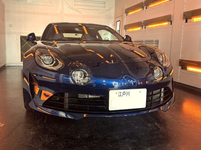 アルピーヌA110Sはコーティングを遠赤外線ブースで乾燥中