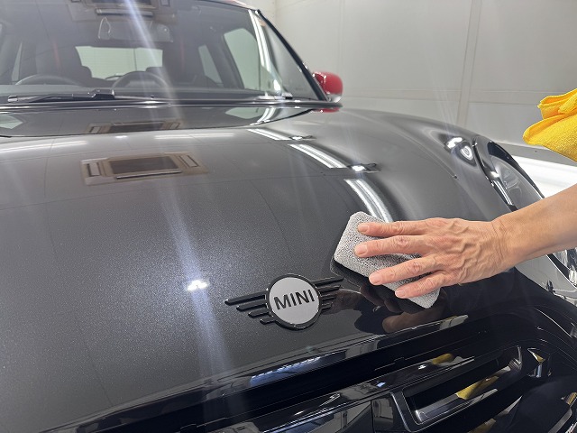 BMW MINIジョンクーパーワークス　セラミックコーティング塗布中　川崎