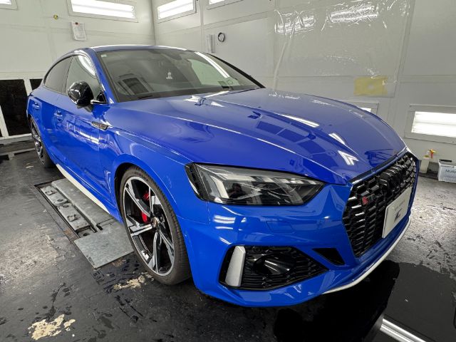 アウディRS５のボンネットにプロテクションフィルムの施工が完了しました