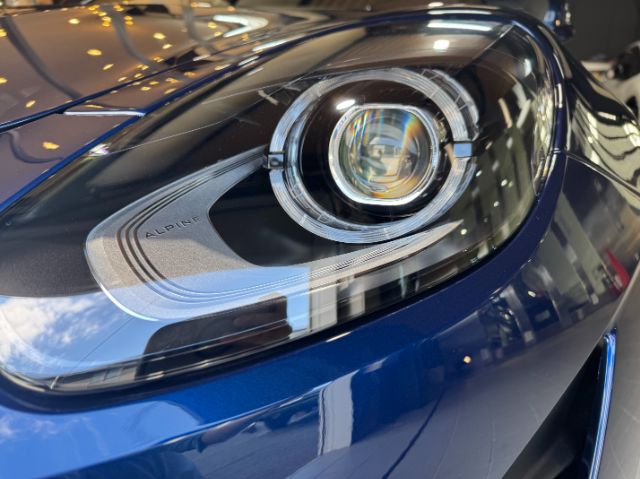 セラミックコーティング施工後　アルピーヌA110Sのヘッドライト