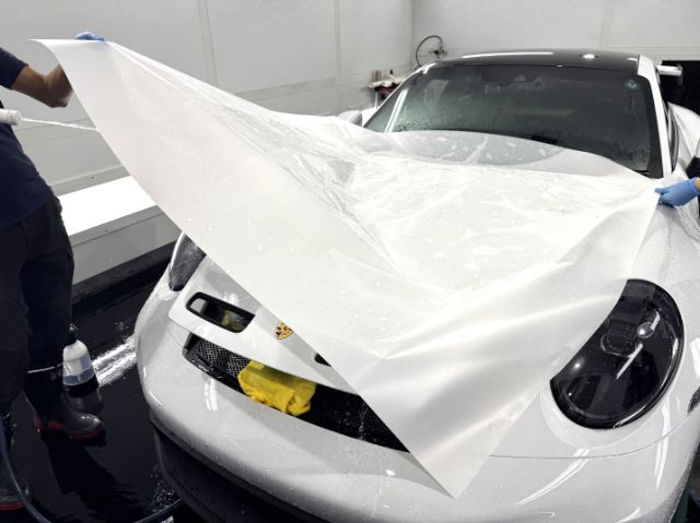 ポルシェ911GT3のフロントにプロテクションフィルムを施工