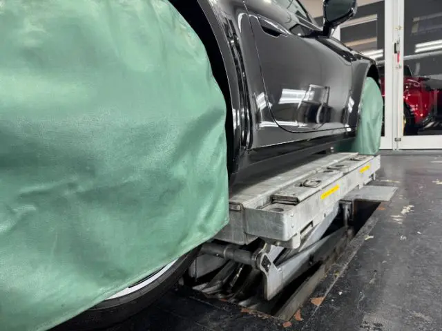 ポルシェ911カレラSのボンネットにプロテクションフィルム施工 - トータルカービューティIIC ポルシェ911カレラSのボンネットにプロテクションフィルム施工