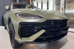 ランボルギーニ ウルスSE：完成写真　マットプロテクションフィルム施工後のフロント