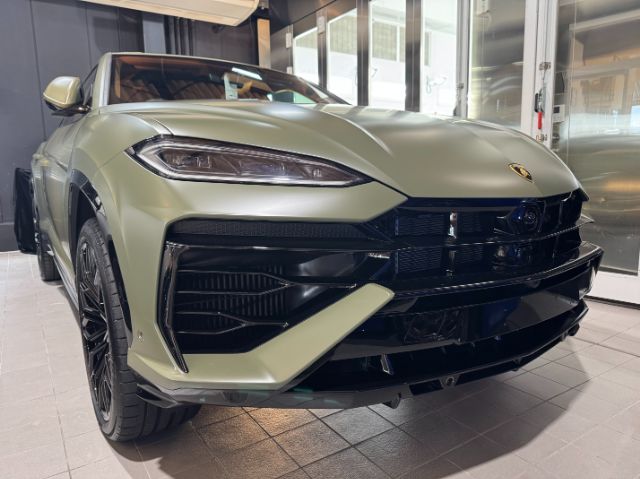 ランボルギーニ ウルスSE：完成写真　マットプロテクションフィルム施工後のフロント