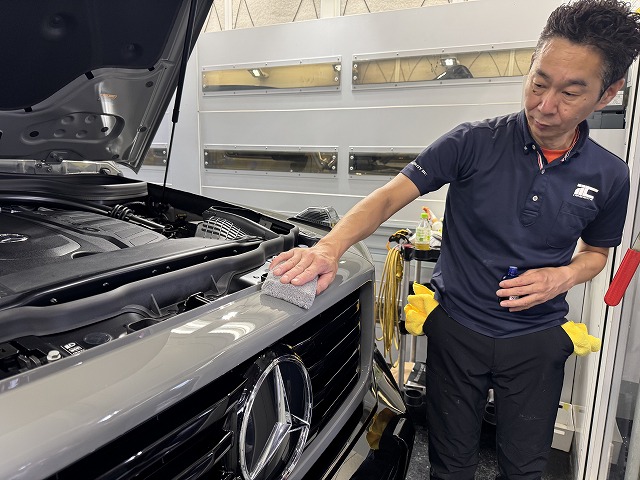 メルセデスベンツG450d　セラミックコーティング塗布中　川崎市