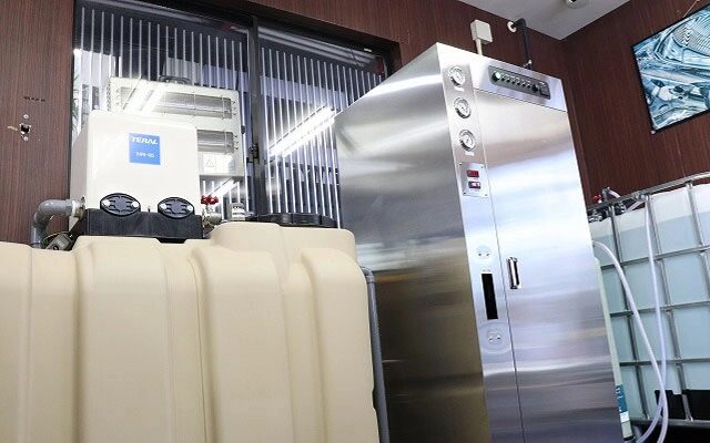 純水機 - トータルカービューティIIC 純水機を使用