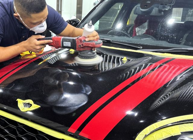 BMW MINIクロスオーバーにセラミックコーティング　下地処理