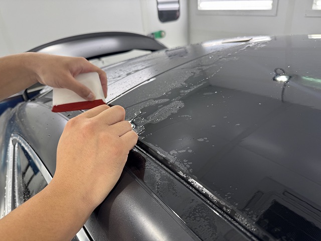 004 - トータルカービューティIIC メルセデスベンツCLE53 プロテクションフィルム貼り付けの様子 流山市