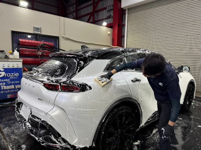 トヨタ　クラウンスポーツ　洗車中　江戸川区