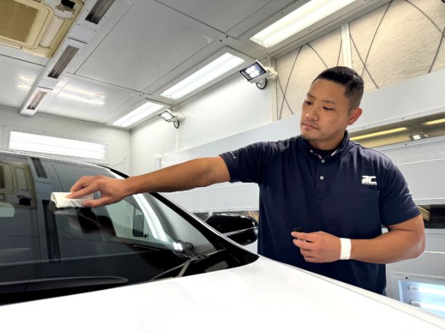 レクサス NX350　窓ガラスコーティング塗布中　銚子市