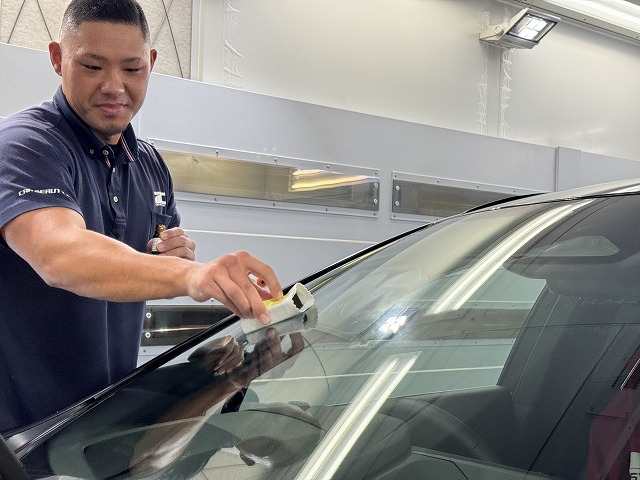 014 - トータルカービューティIIC レクサス RX350Fスポーツ 窓ガラスコーティング塗布中 川口市