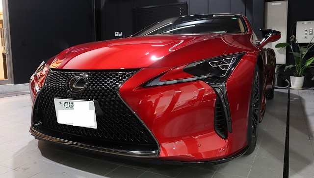 プロテクションフィルムの施工価格について解説するイメージ