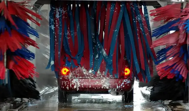 洗車機で施工できる「ガラスコート」の特徴について解説するイメージ