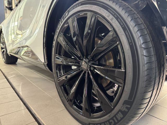 トヨタ　クラウンスポーツ　セラミックコーティング施工後　完成写真　江戸川区