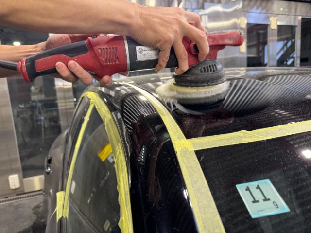 レクサス　LBX　研磨作業中　市川市