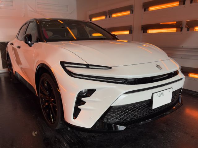 トヨタ　クラウンスポーツ　遠赤外線熱乾燥中　江戸川区