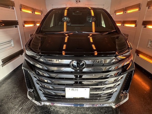 トヨタ ヴェルファイア　遠赤外線熱乾燥中　市川市