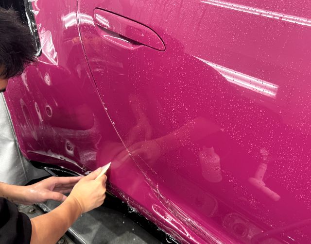 ポルシェ 911ターボS　プロテクションフィルム貼り付け作業中　立川市