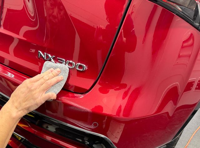 レクサス NX300　コーティング塗り込みの様子　千葉市