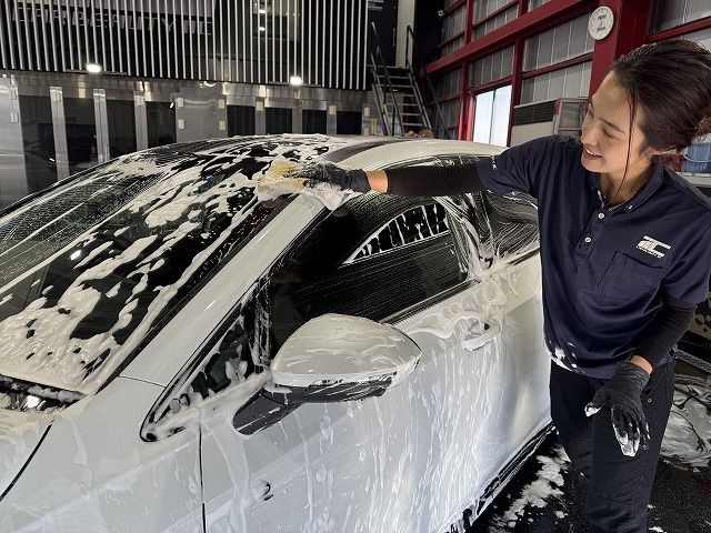 104 - トータルカービューティIIC フォルクスワーゲン ゴルフ 洗車の様子 江戸川区