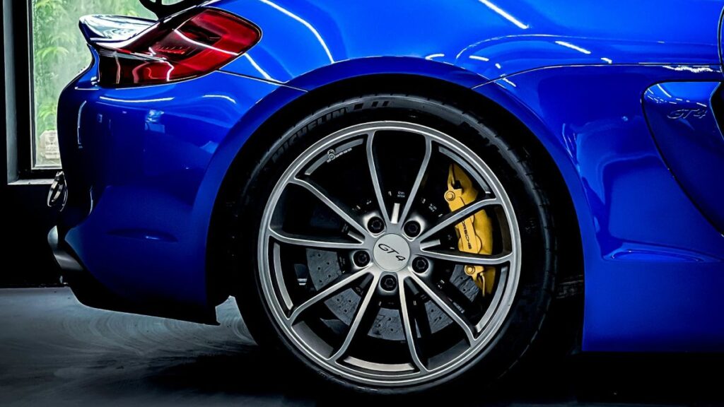 zac-nielson-HUwUF6WQhyY-unsplash - トータルカービューティIIC ホイールコーティングは意味ないという声がある理由について解説するイメージ