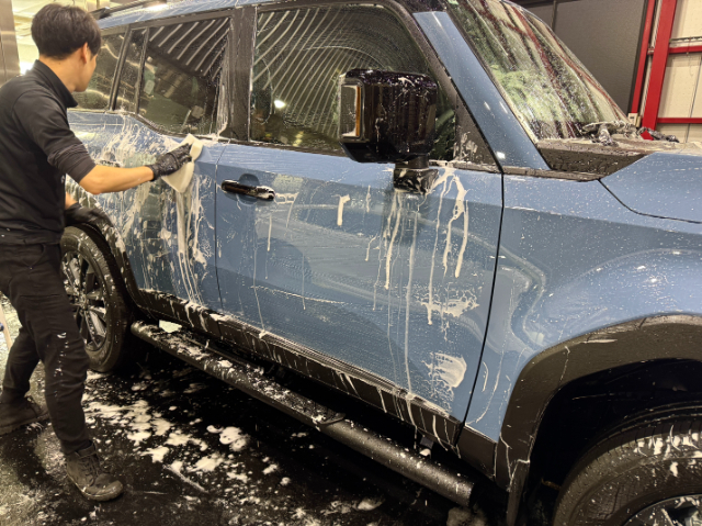 トヨタ　ランドクルーザー250　洗車中の写真　習志野市