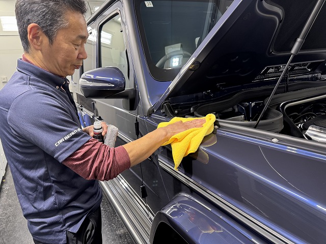 005 - トータルカービューティIIC メルセデスベンツ G400d セラミックコーティング拭き上げの様子 伊東市