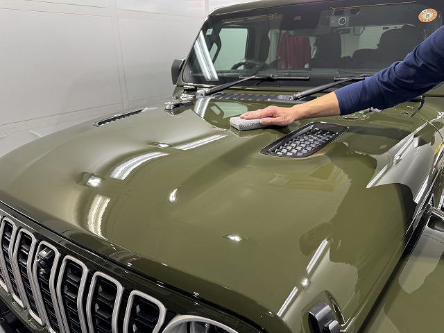ジープ　ラングラーサハラ　セラミックコーティング塗布中　台東区