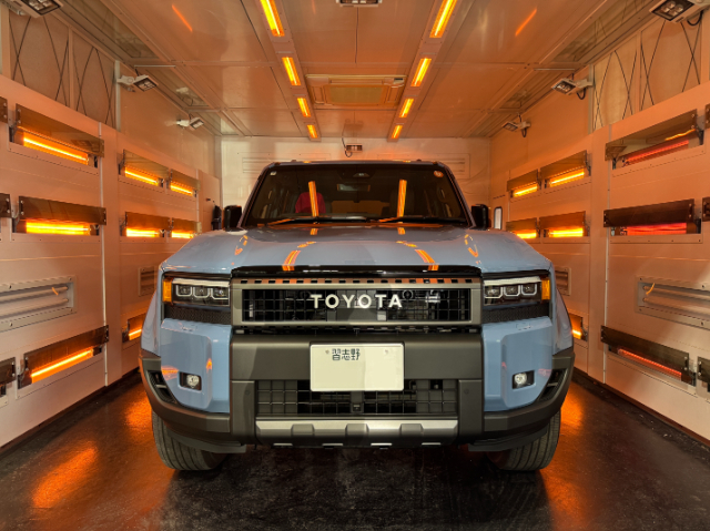 トヨタ　ランドクルーザー250　遠赤外線熱乾燥中の様子　習志野市