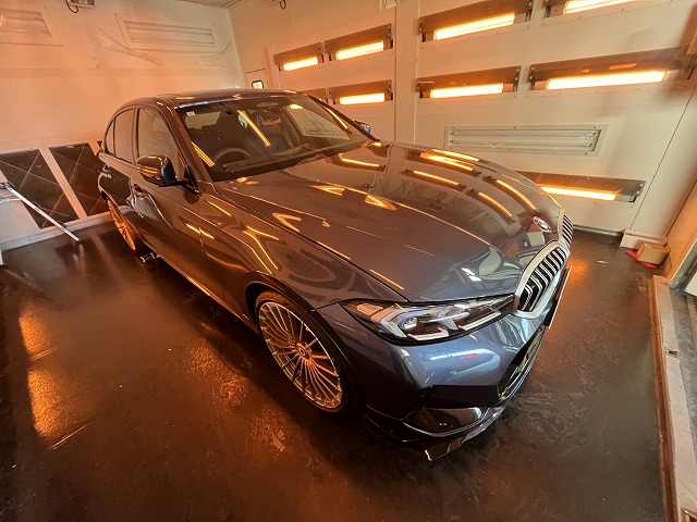 アルピナ B3GT Limousine　コーティング施工後熱乾燥作業中　品川区