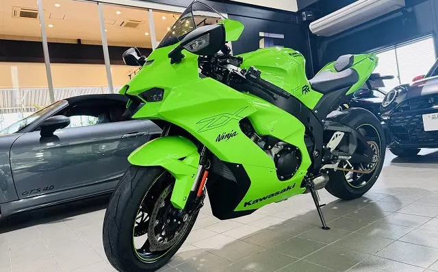 カワサキZX-10RRにSystem Xを施工