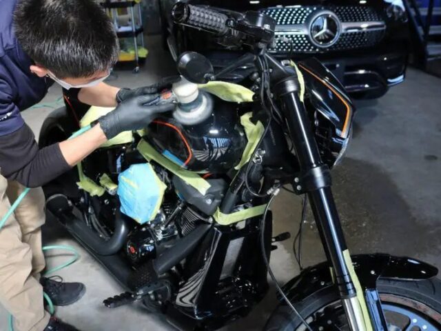 ハーレーダビッドソン バイクのボディ研磨