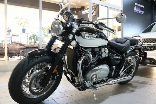 トライアンフボンネビル バイクコーティング仕上がり後