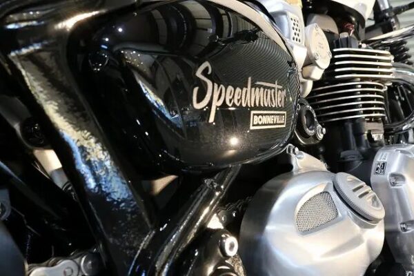 トライアンフボンネビル　バイクのタンク部分