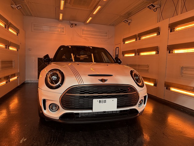 MINIクラブマンにカーコーティングの 遠赤ブース