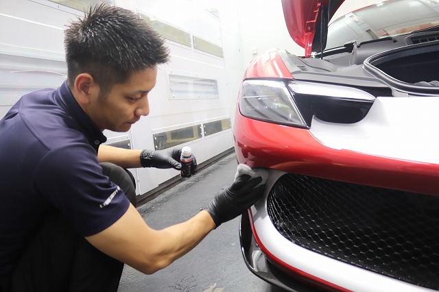 フェラーリ296GTSにカーコーティング施工中2