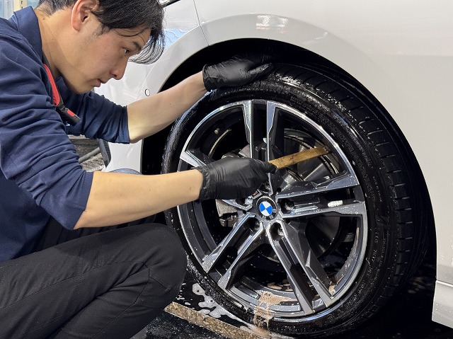 BMW 218d　流山市　ホイール洗浄中