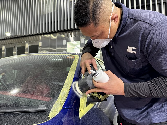 マセラティ ギブリグランスポーツ　市川市　研磨の様子