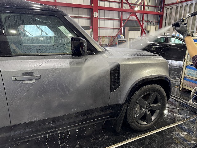 ランドローバー　ディフェンダー　木更津市　洗車の様子