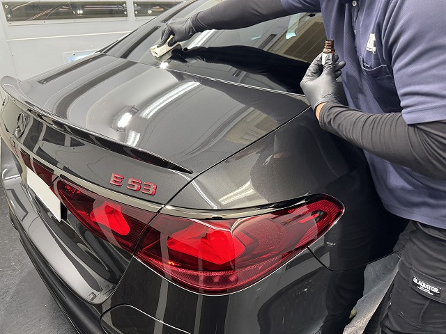 メルセデスベンツ E53AMG　横浜市　セラミックコーティング塗布中