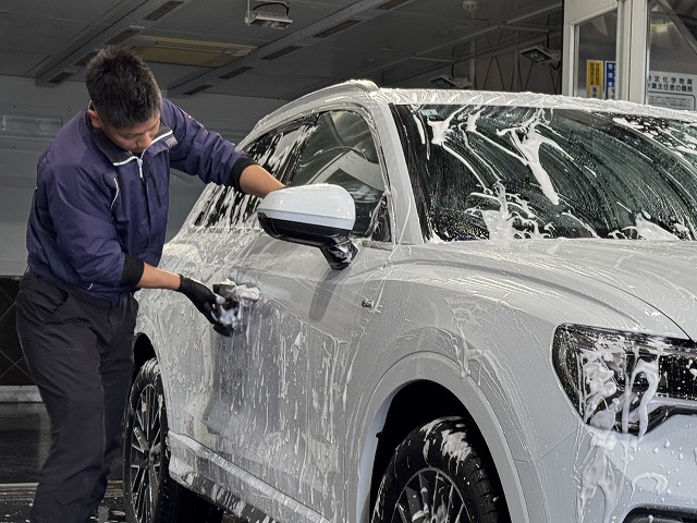 アウディ Q3　浦安市　洗車の様子