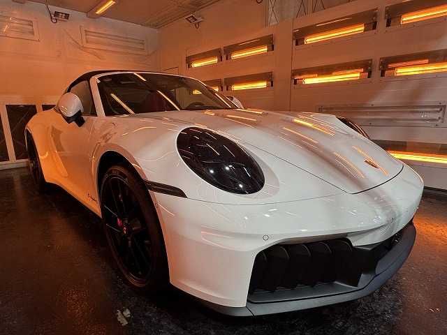ポルシェ 911タルガ4 GTS　市川市　遠赤外線熱乾燥中
