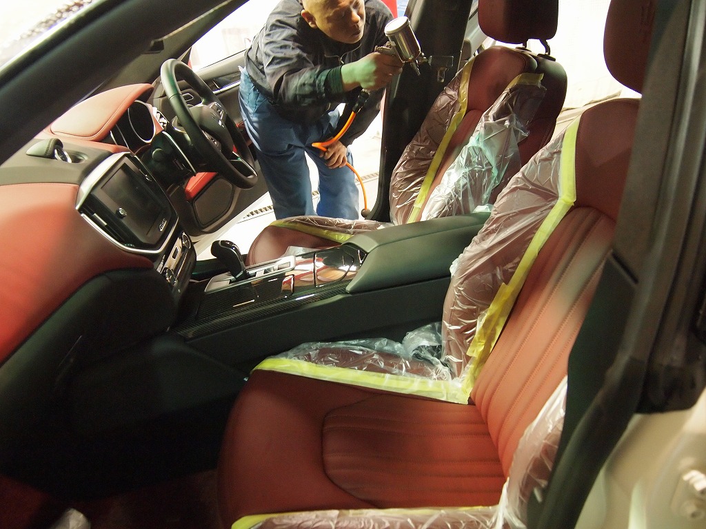 マセラティにコーティング施工。東京都目黒区からお越しのお車に。【レザープロテクトコート】