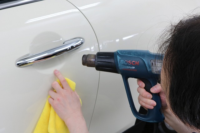 BMW MINIに断熱カーフィルムとプロテクションフィルム施工 熱整形の画像