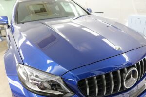 メルセデスベンツC63が東京都目黒区よりご入庫され、鏡面光沢が長期間続くセラミック製ガラスコーティングを施工させて頂きました！