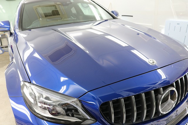メルセデスベンツC63が東京都目黒区よりご入庫され、鏡面光沢が長期間続くセラミック製ガラスコーティングを施工させて頂きました！