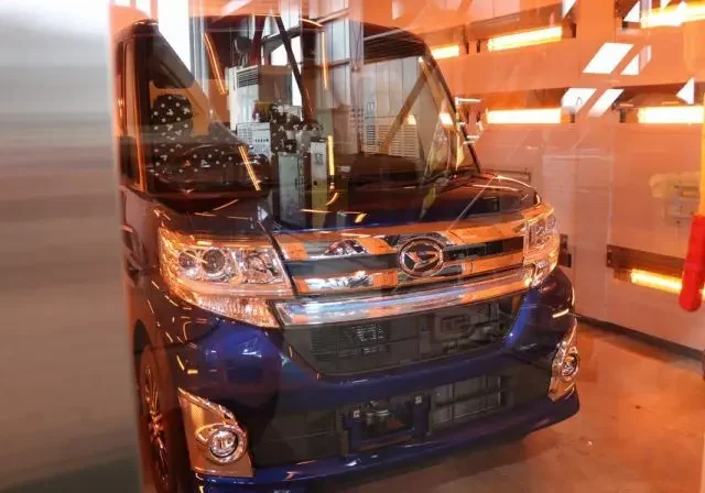 ダイハツ・タントにガラスコーティングを施工