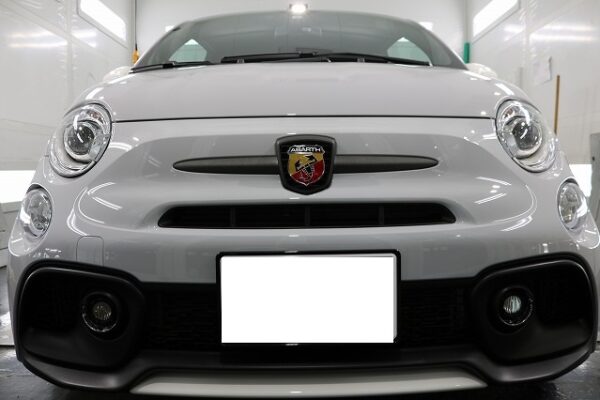 アバルト695エッセエッセ セラミックコーティング 施工中2 - トータルカービューティIIC アバルト695エッセエッセ セラミックコーティング 施工中2