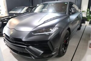 ランボルギーニ ウルスにプロテクションフィルム施工。西葛西よりご来店