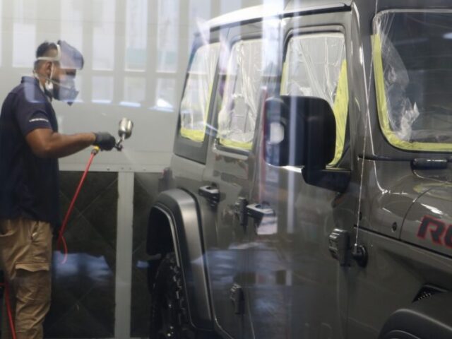 Jeepラングラー クォーツガラスコーティング 施工中1